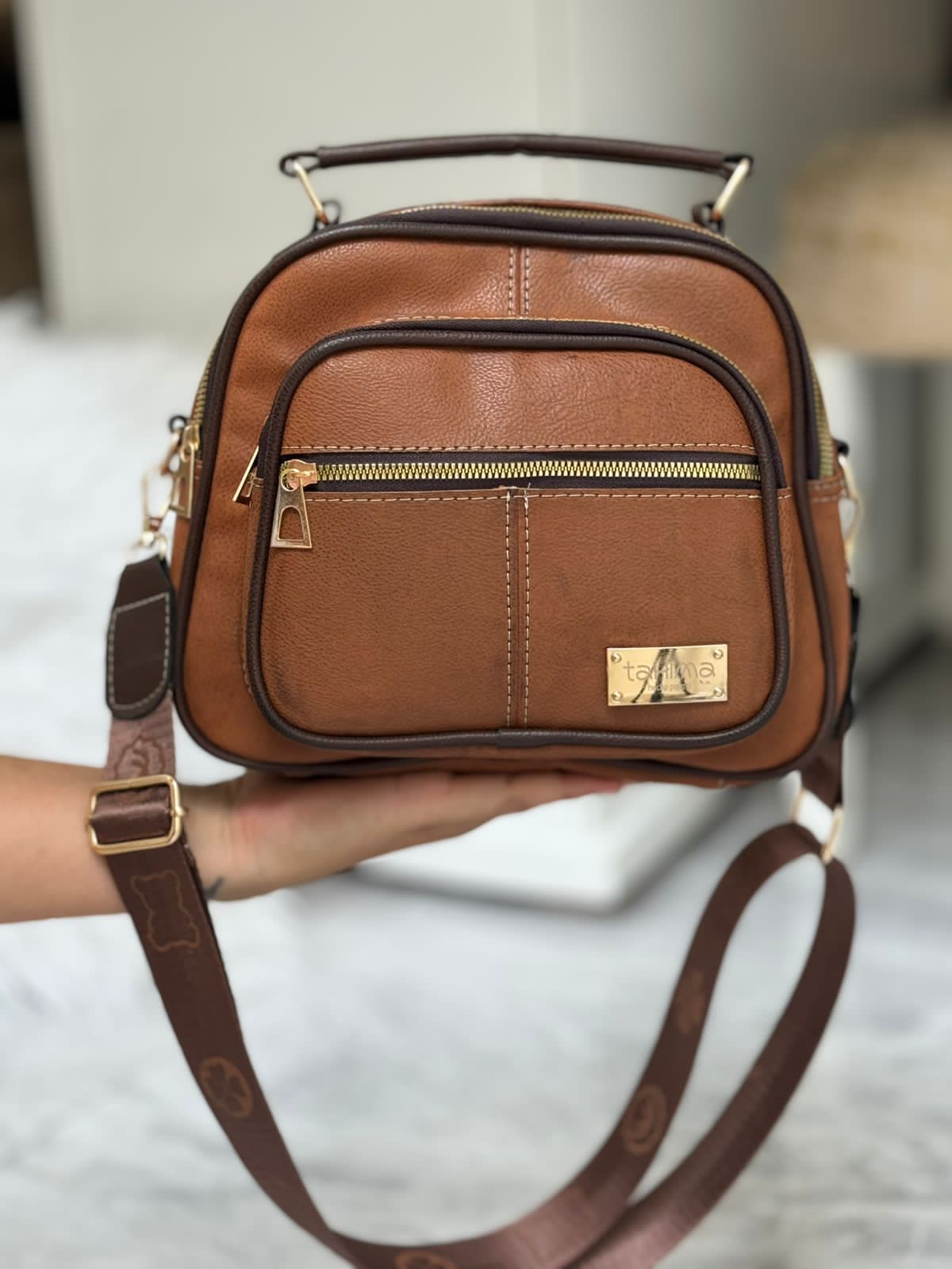 Bolso premium tipo bandolera + caja